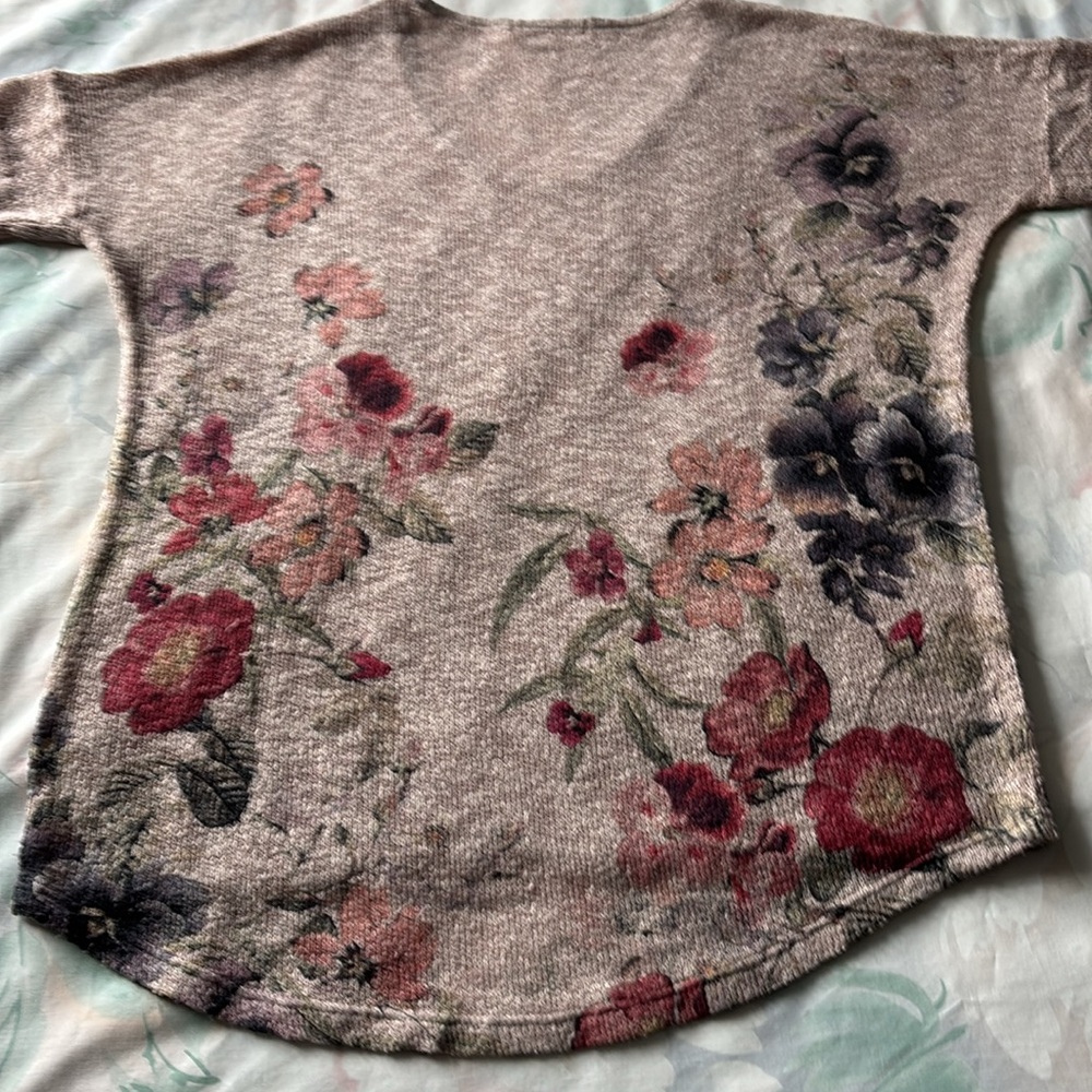 Spring time Floral Knit Sweater - Picture 3 of 5